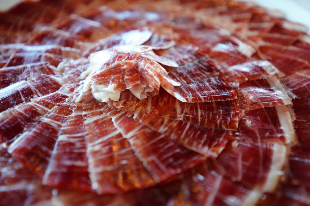 Guía de Supervivencia: Cómo no arruinar tu Jamón Ibérico en casa